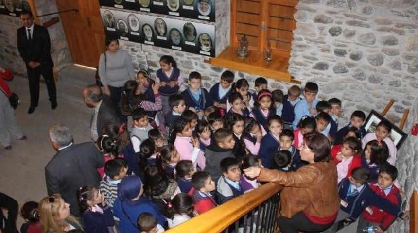Minik &Ouml;ğrenciler D&ouml;rtyol'da İlkkurşun M&uuml;zesini Gezdi