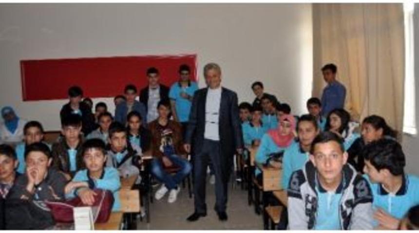 &Ouml;ğrencilere &lsquo;gen&ccedil;lik Ve Ter&ouml;rizm&rsquo; Konulu Seminer Verildi