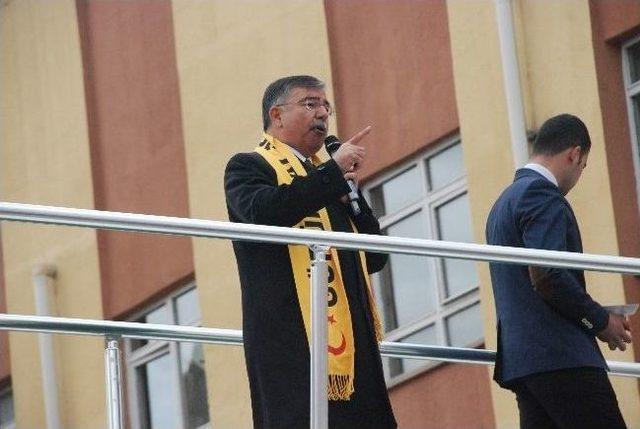 Milli Savunma Bakanı İsmet Yılmaz: 1