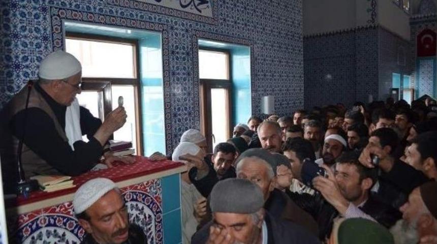 &Ccedil;aldıran'da Sakal-ı Şerif İzdihamı