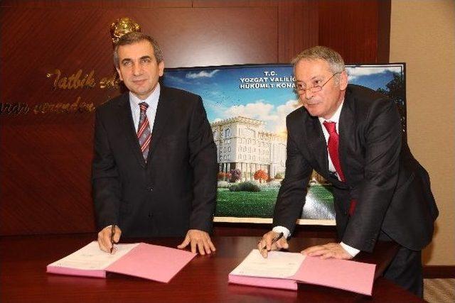 Yozgat&rsquo;ta B&uuml;nyesinde 14 Kurumu Bulunduracak Yeni H&uuml;k&uuml;met Konağı nın Yapım İmzaları Atıldı 1