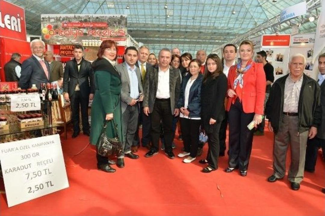 Başkan B&ouml;cek, Esnafı Ziyaret Etti