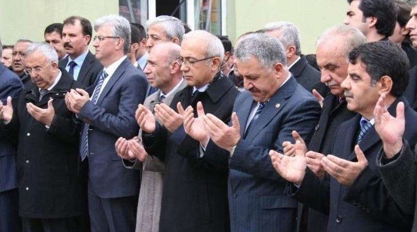 Bakan L&uuml;tfi Elvan Lojistik Merkez&rsquo;in Yapılacağı B&ouml;lgede İncelemede Bulundu