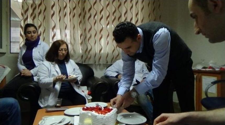 Medlıfe Hastanesi'nden Pastalı Tıp Bayramı Kutlaması