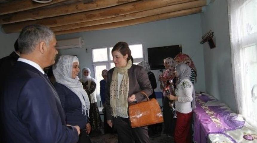 Kaymakam Eşi Nurdan Kahraman Ev Ziyaretlerine Devam Ediyor
