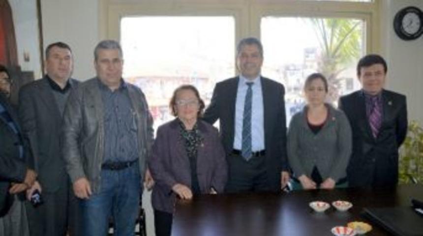 'rahşan Ecevit&rsquo;e Chp Rozeti