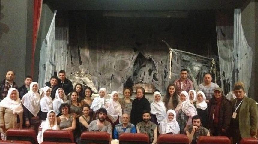 Şehir Tiyatrosunun Oyunları Bursa&rsquo;da B&uuml;y&uuml;k Beğeni Topladı