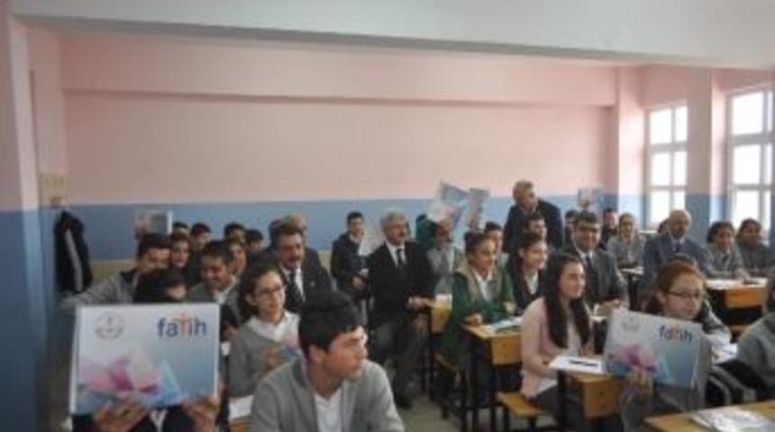 Cihanbeyli&rsquo;de Tablet Bilgisayar Dağıtıldı