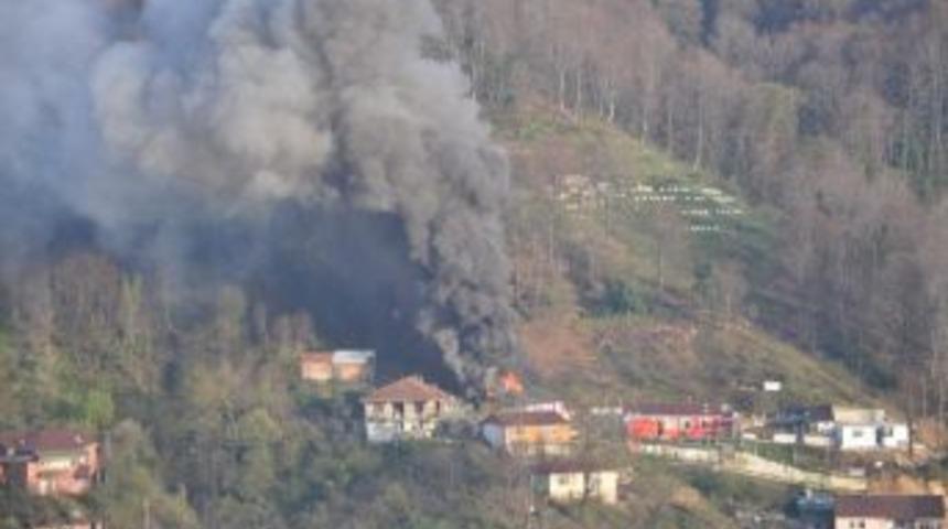 &Ccedil;ıkan Yangında Bir Ev K&uuml;l Oldu
