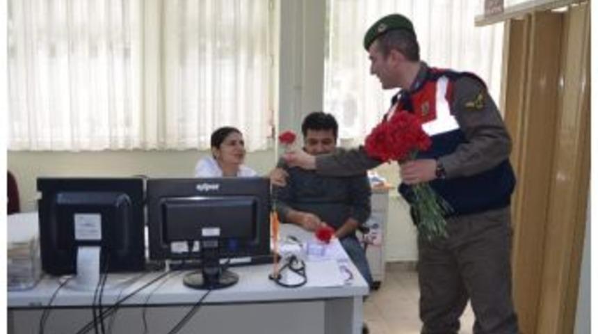 Seydişehir&rsquo;de Jandarma Sağlık &Ccedil;alışanlarını Unutmadı