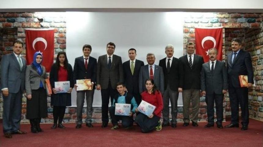 Kulu&rsquo;da Tablet Bilgisayar Dağıtıldı