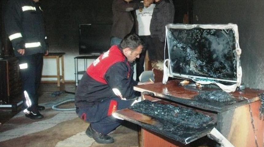 &Ccedil;ıkan Yangında Ev K&uuml;le D&ouml;nd&uuml;