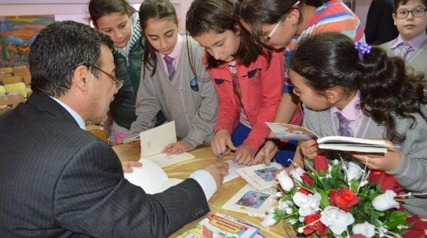 Cezaevi M&uuml;d&uuml;r&uuml;&rsquo;nden &Ouml;ğrencilere Şiir Dinletisi