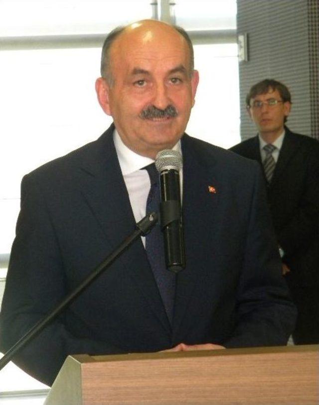 Bakan M&uuml;ezzinoğlu, Sağlık &Ccedil;alışanlarıyla Buluştu 1