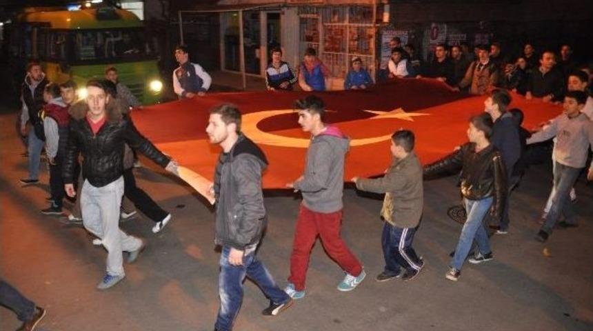 (&ouml;zel Haber) Ayazağa Gen&ccedil;leri Burak Can Karamanoğlu Ve Şehit Polis Ahmet K&uuml;&ccedil;&uuml;ktağ&rsquo;ı Unutmadı