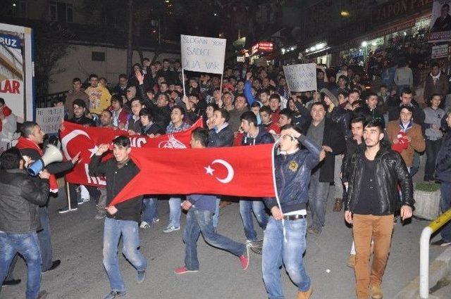 (özel Haber) Ayazağa Gençleri Burak Can Karamanoğlu Ve Şehit Polis Ahmet Küçüktağ’ı Unutmadı