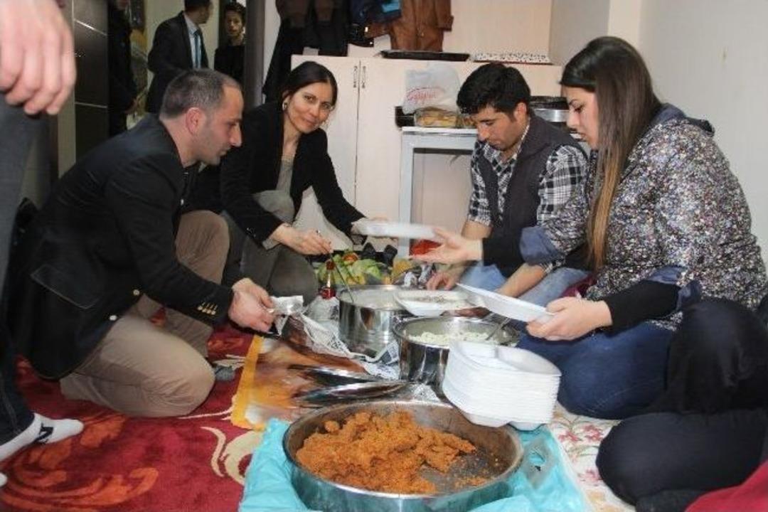 Gen&ccedil;lik Merkezi&rsquo;nde &Ccedil;iğk&ouml;fte Ziyafeti