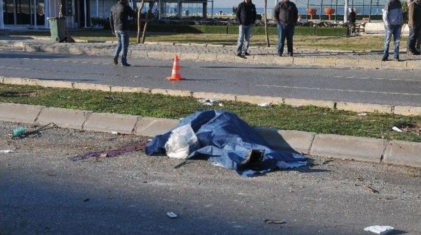 İş&ccedil;i Servisi Kaza Yaptı: 1 &Ouml;l&uuml;, 15 Yaralı