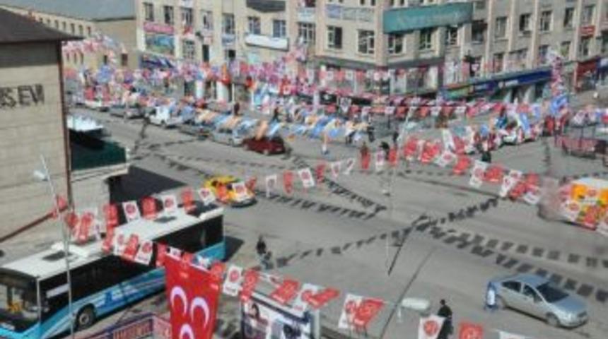 Partilerin Bayrak Savaşından Vatandaş Şikayet&ccedil;i