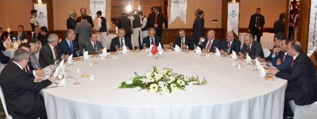 Bakan Ala, Etso&rsquo;nun Yemeğinde İş D&uuml;nyasıyla Buluştu