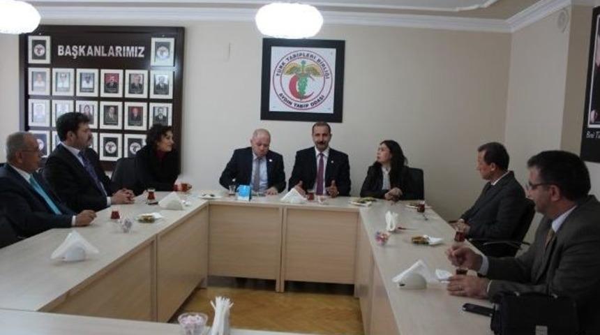 Ak Parti&rsquo;li Pekg&uuml;zel&rsquo;den Tabiplere Bayram Ziyareti