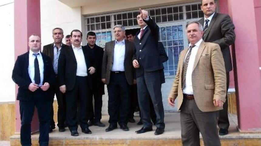 Milletvekili Vedat Demir&ouml;z Adilcevaz Kaymakamı &Ouml;zbek&rsquo;i Ziyaret Etti