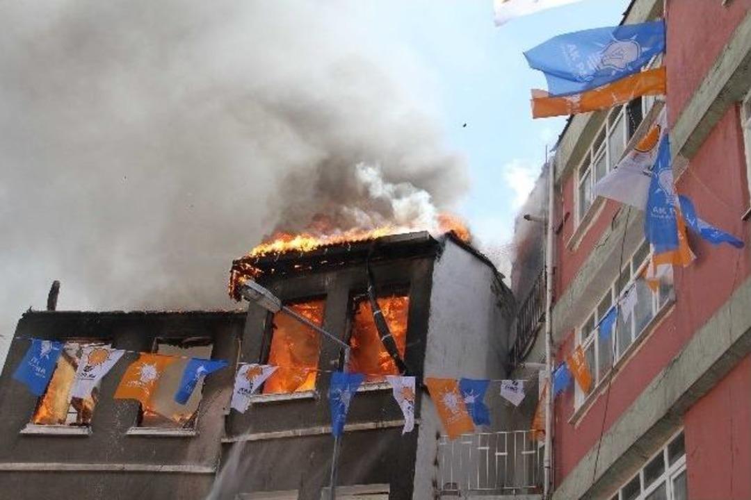 Beyoğlu'nda Korkutan Yangın