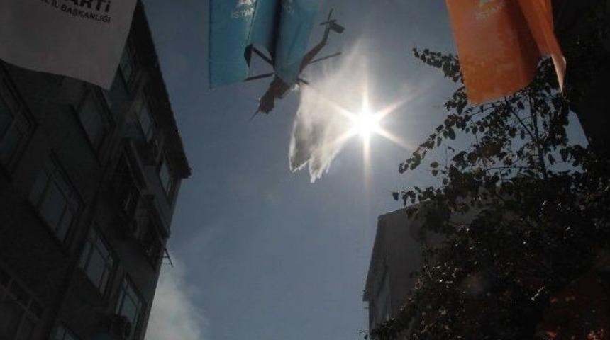 Beyoğlu'nda &Ccedil;ıkan Yangında, Mahalle Sakinleri İtfaiye Erlerine Saldırdı