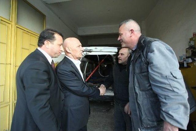 Başkan Altınok &Ouml;z Kartal Ve &Ccedil;avuşoğlu Oto Sanayi Sitesi&rsquo;nde İş&ccedil;ilerle Buluştu 1