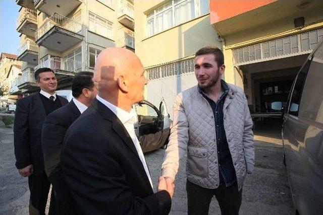 Başkan Altınok &Ouml;z Kartal Ve &Ccedil;avuşoğlu Oto Sanayi Sitesi&rsquo;nde İş&ccedil;ilerle Buluştu 3