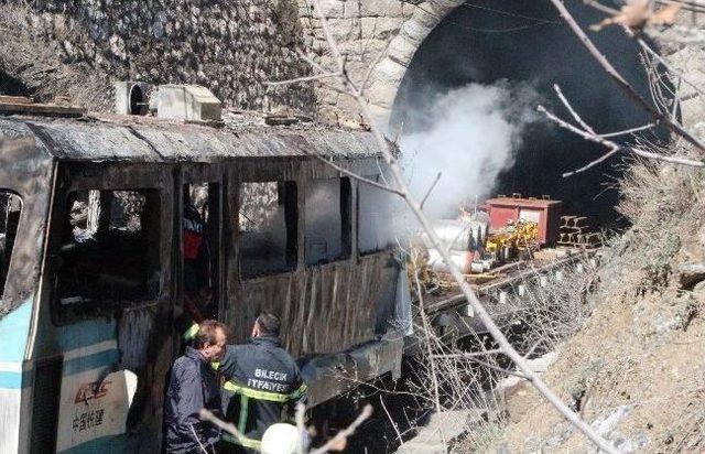 Malzeme Taşıyan Lokomotif Tünel İçinde Alev Aldı, Piknik Tüpü Patladı