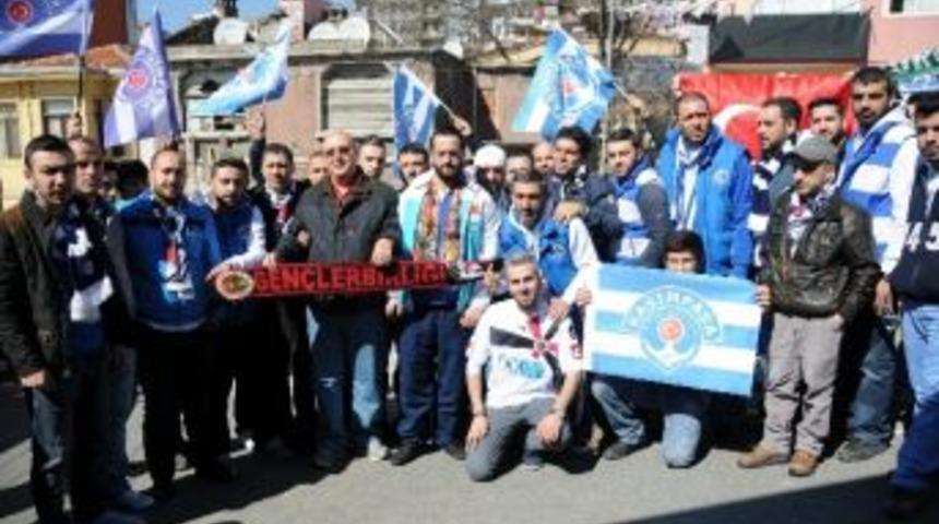 Kasımpaşa Ve Gen&ccedil;lerbirliği Taraftarları Ma&ccedil; &Ouml;ncesi Bir Araya Geldi