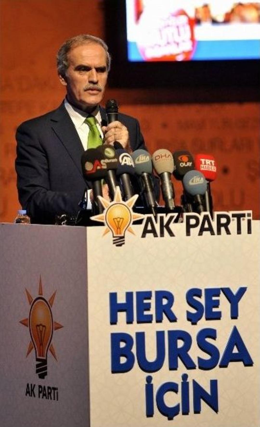 Arın&ccedil;: "halk Başbakanımızı K&ouml;t&uuml;leyenlere Onu &Uuml;&ccedil; Misli Kucaklayarak Cevap Veriyor"