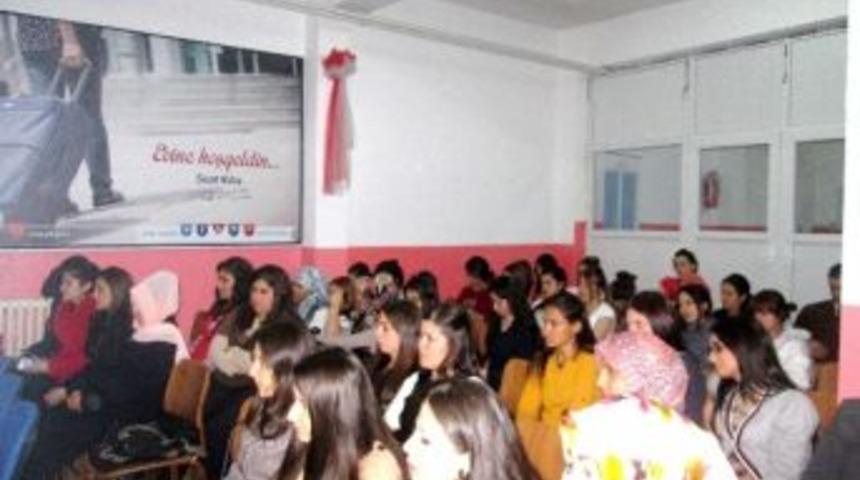 Şaphane&rsquo;de Yurt-kur &Ouml;ğrencilerine &ldquo;kariyer Sohbetleri&rdquo; Konulu Konferans