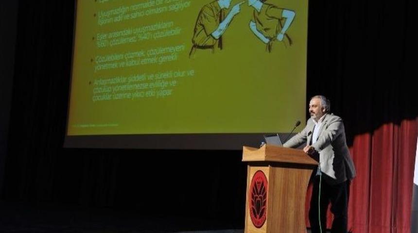 &lsquo;mutlu Aile&rsquo; Anlatıldı