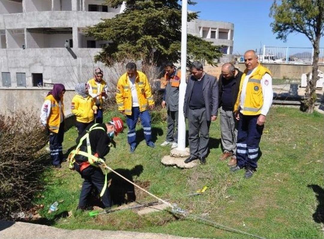 (&ouml;zel Haber) Sağlık&ccedil;ılar Bu Kez Yavru K&ouml;peği Kurtardı