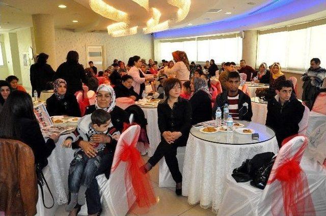 Engelli &Ccedil;ocuklar G&ouml;n&uuml;llerince Eğlendiler 1