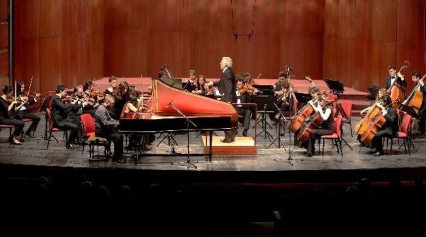 Senfoni Orkestrası L&ouml;sev İ&ccedil;in Sahne Aldı