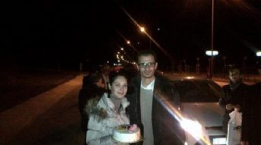 Se&ccedil;im Gezisinde Doğum G&uuml;n&uuml; S&uuml;rprizi