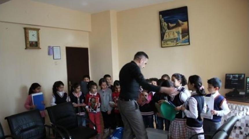 Karayazı&rsquo;da Eğitimde Kaliteyi Arttırma Kapsamında &Ccedil;eşitli Yardımlar Yapıldı