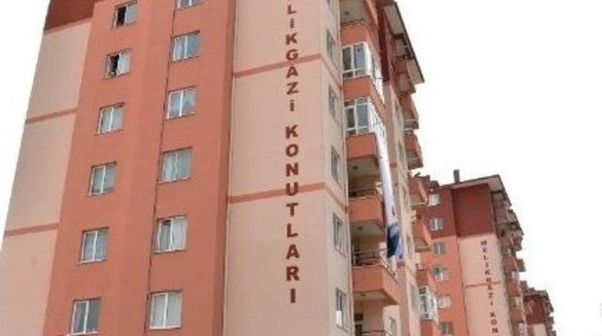 Başkan B&uuml;y&uuml;kkılı&ccedil;, Karacaoğlu Sosyal Konut İnşaatlarını Gezdi