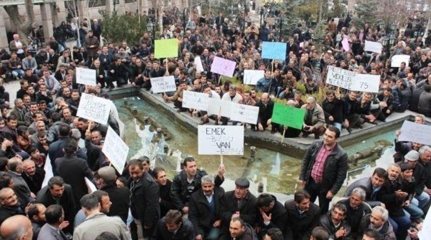 İş-kur İş&ccedil;ileri Kalıcı &Ccedil;&ouml;z&uuml;m İ&ccedil;in Oturma Eylemine Başladı