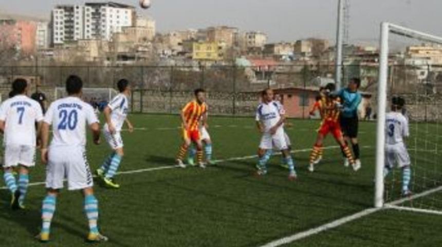 Silvan Belediyespor, İl &Ouml;zel İdare Ayspor İle Evinde Berabere Kaldı