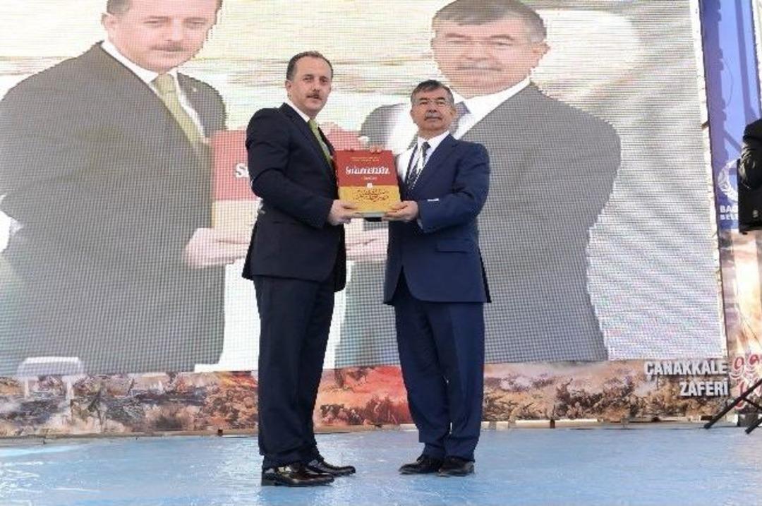 Bakan Yılmaz, Bağcılar&rsquo;daki &Ccedil;anakkale&rsquo;yi Gezdi