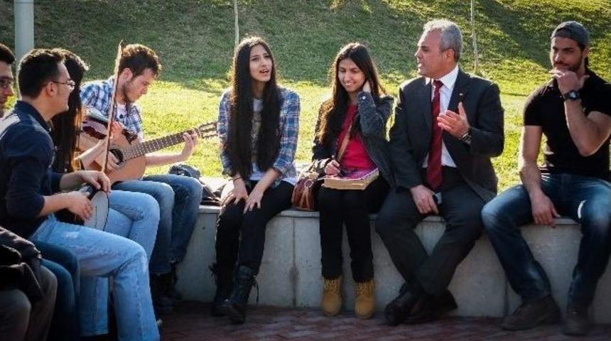 &lsquo;kamp&uuml;ste Sanat Var, Kamp&uuml;ste Hayat Var&rsquo;