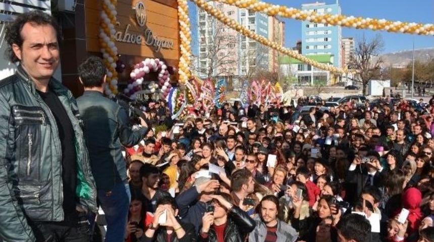 Kıra&ccedil;, Niğde&rsquo;de Hayranlarıyla Buluştu