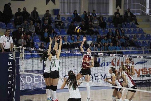 Acıbadem Bayanlar Voleybol Ligi