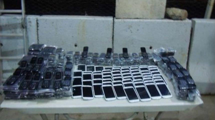 Bitlis&rsquo;te 445 Adet Ka&ccedil;ak Cep Telefonu Ele Ge&ccedil;irildi