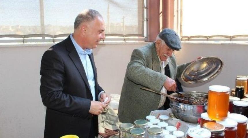 Yorulmaz, Aliağa Kapalı Pazar Yerini Ziyaret Etti