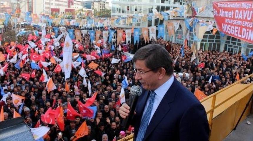 Bakan Davutoğlu&rsquo;nu Erciş&rsquo;te On Binler Karşıladı